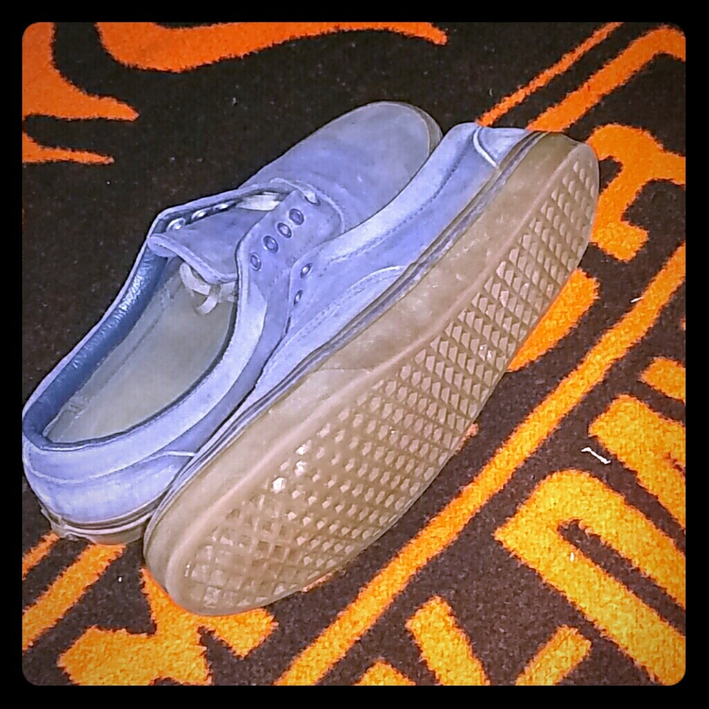 Skating shoes